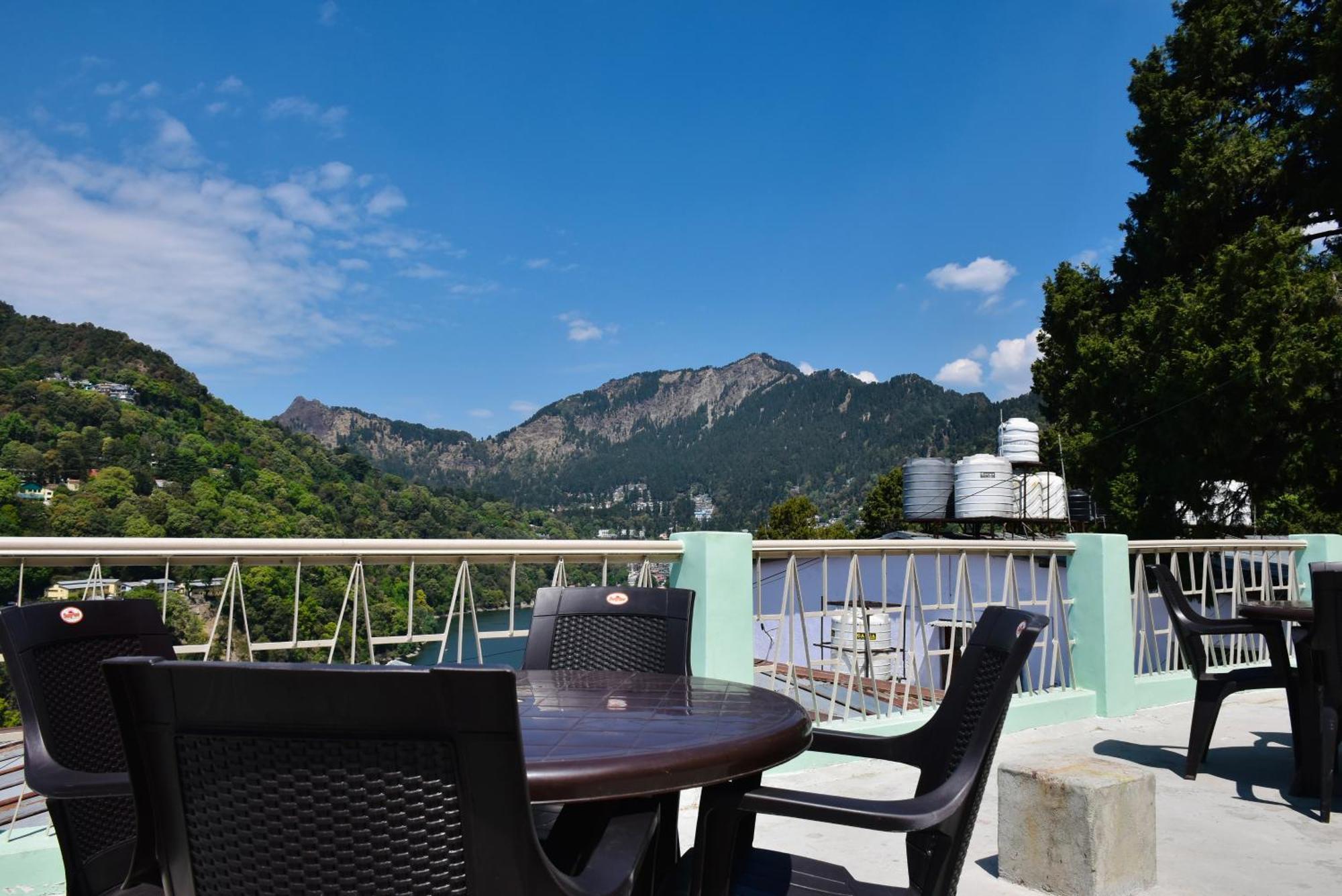 Spruce Hill Hotel & Restro Найнитал Экстерьер фото