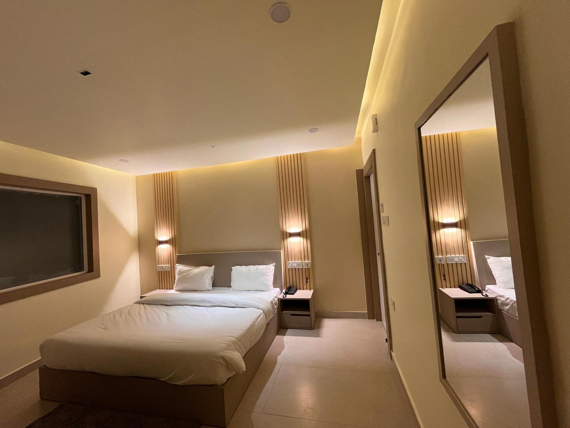 Spruce Hill Hotel & Restro Найнитал Экстерьер фото
