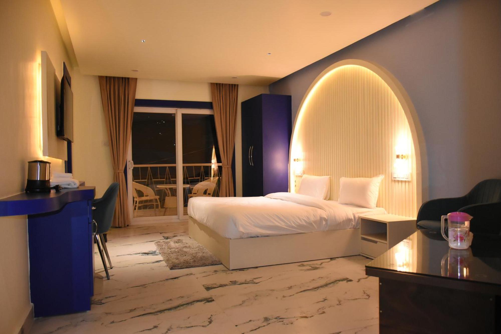 Spruce Hill Hotel & Restro Найнитал Экстерьер фото