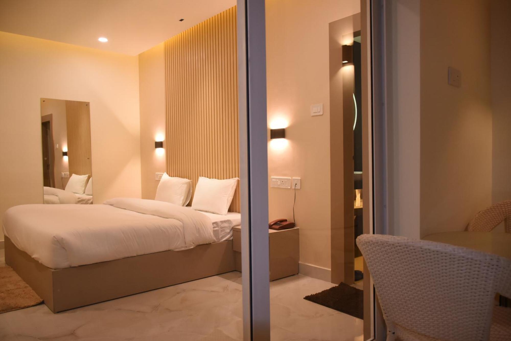 Spruce Hill Hotel & Restro Найнитал Экстерьер фото
