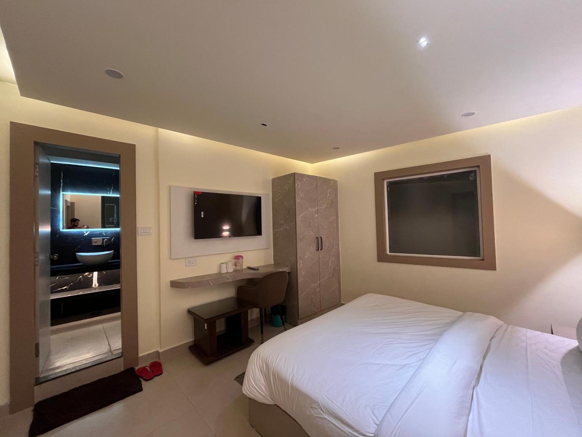 Spruce Hill Hotel & Restro Найнитал Экстерьер фото