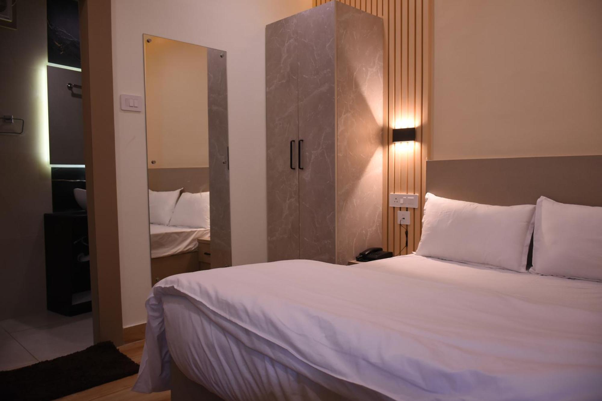 Spruce Hill Hotel & Restro Найнитал Экстерьер фото
